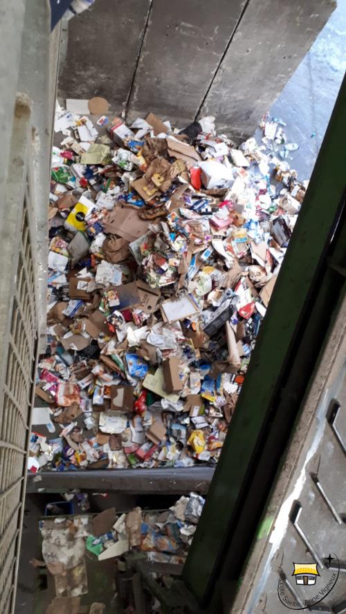 Visite des CE1/CE2 au centre de tri des déchets de Treffieux